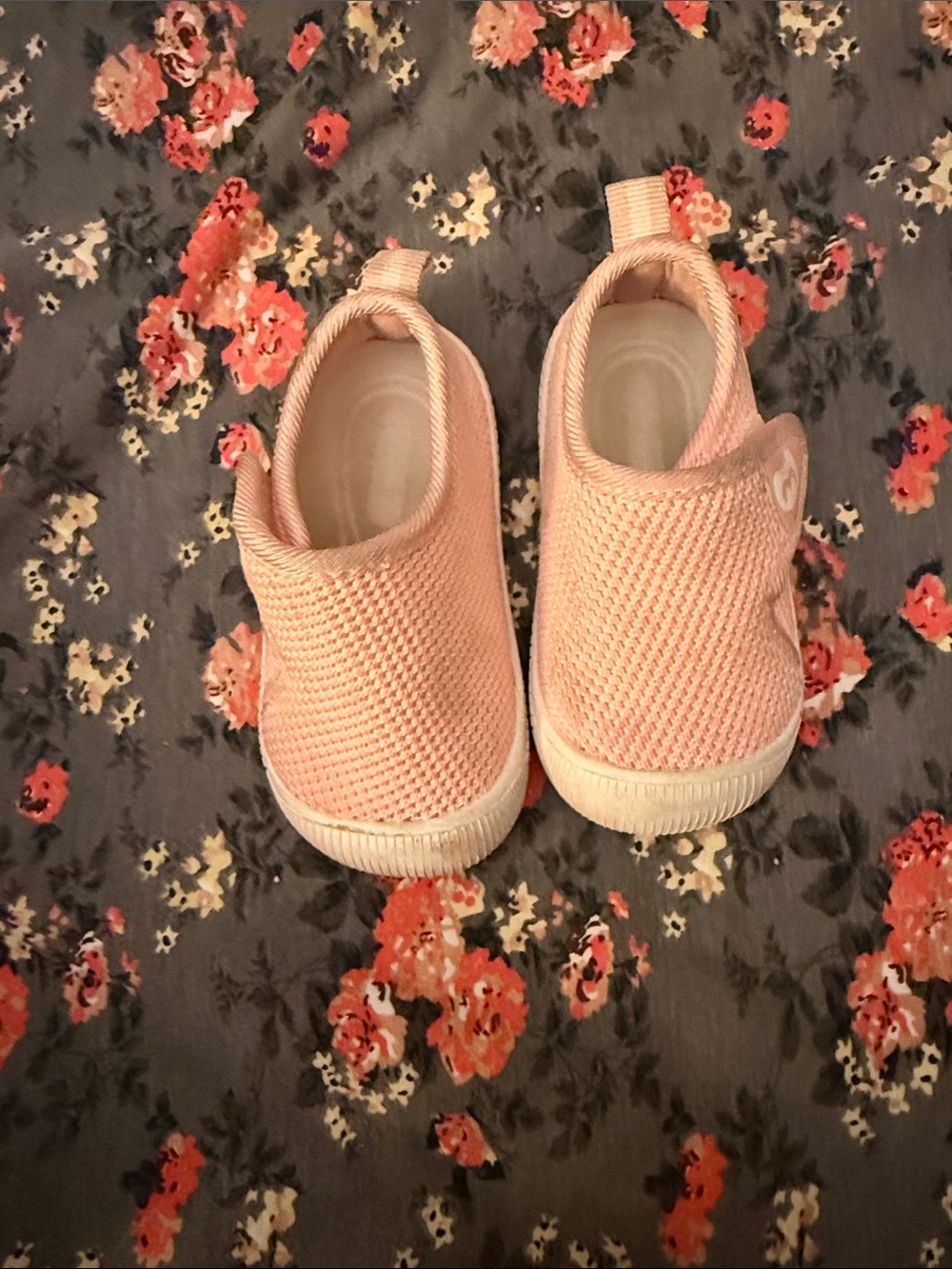 Amazon Kids Slip-On Knit Sneakers in Light Pink